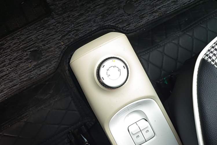 Used Wuling Hongguang MINIEV 2024 3rd Generation 215km Youth Edition Gear Lever