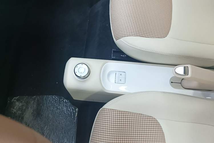 Used Wuling Hongguang MINIEV 2024 3rd Generation 215km Youth Edition Gear Lever