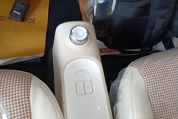 Used Wuling Hongguang MINIEV 2024 3rd Generation 215km Youth Edition Gear Lever