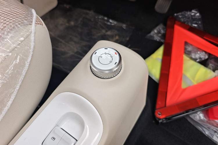 Used Wuling Hongguang MINIEV 2024 3rd Generation 215km Youth Edition Gear Lever