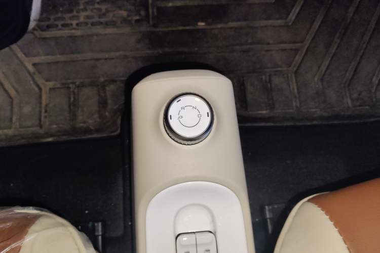 Used Wuling Hongguang MINIEV 2024 3rd Generation 215km Youth Edition Gear Lever