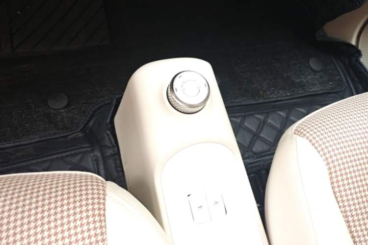 Used Wuling Hongguang MINIEV 2024 3rd Generation 215km Youth Edition Gear Lever