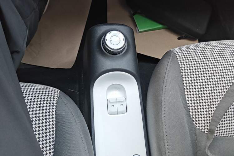Used Wuling Hongguang MINIEV 2024 3rd Generation 215km Youth Edition Gear Lever