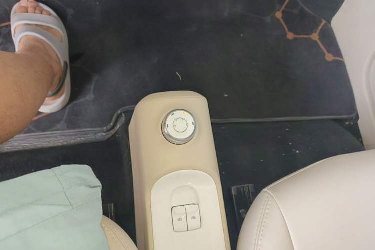 Used Wuling Hongguang MINIEV 2024 3rd Generation 215km Youth Edition Gear Lever