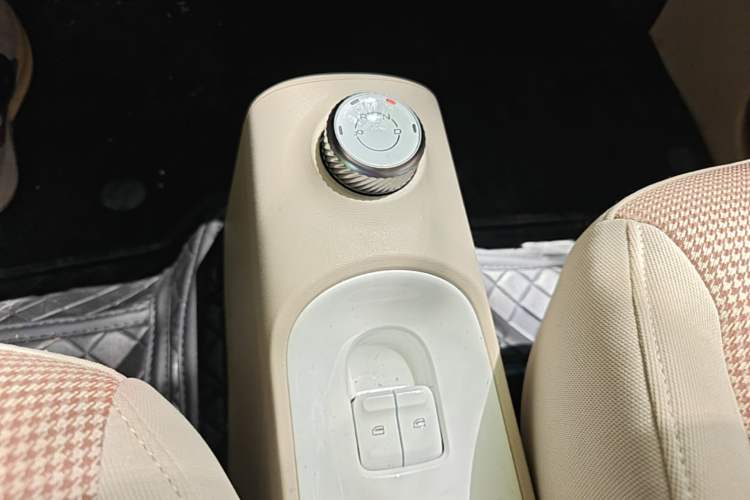 Used Wuling Hongguang MINIEV 2024 3rd Generation 215km Youth Edition Gear Lever