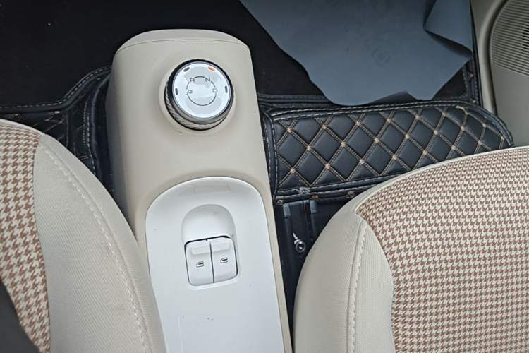 Used Wuling Hongguang MINIEV 2024 3rd Generation 215km Youth Edition Gear Lever