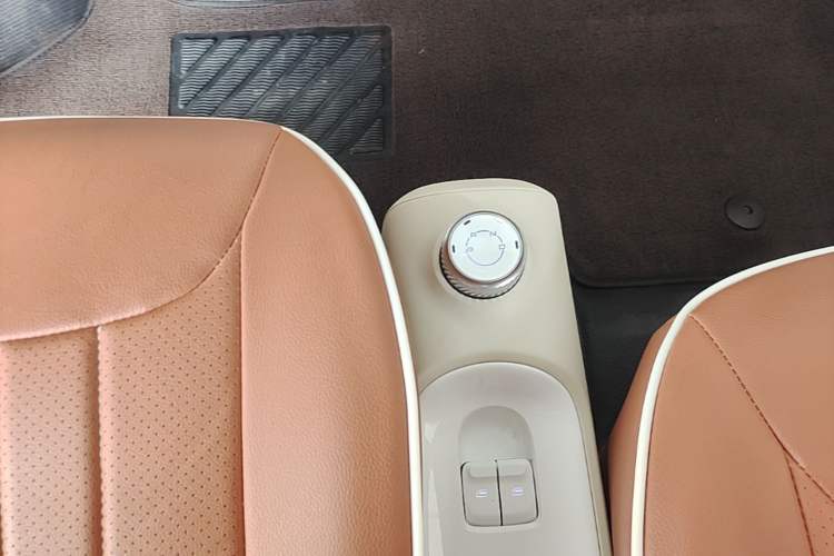 Used Wuling Hongguang MINIEV 2024 3rd Generation 215km Youth Edition Gear Lever