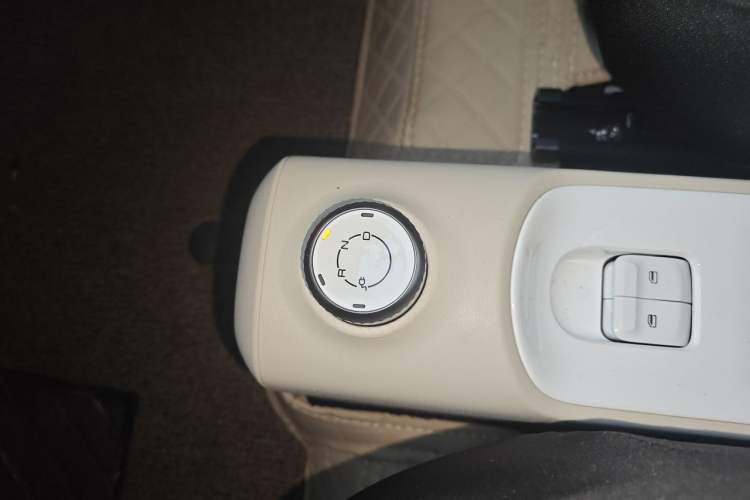 Used Wuling Hongguang MINIEV 2024 3rd Generation 215km Youth Edition Gear Lever