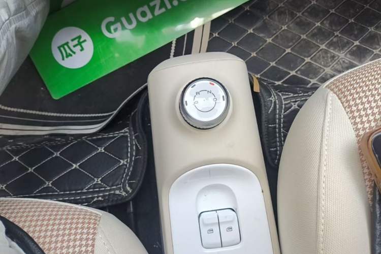 Used Wuling Hongguang MINIEV 2024 3rd Generation 215km Youth Edition Gear Lever