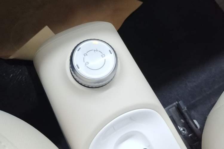 Used Wuling Hongguang MINIEV 2024 3rd Generation 215km Youth Edition Gear Lever