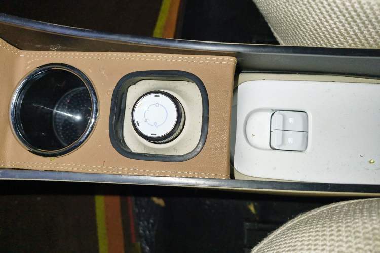 Used Wuling Hongguang MINIEV 2024 3rd Generation 215km Youth Edition Gear Lever
