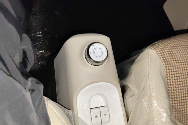 Used Wuling Hongguang MINIEV 2024 3rd Generation 215km Youth Edition Gear Lever