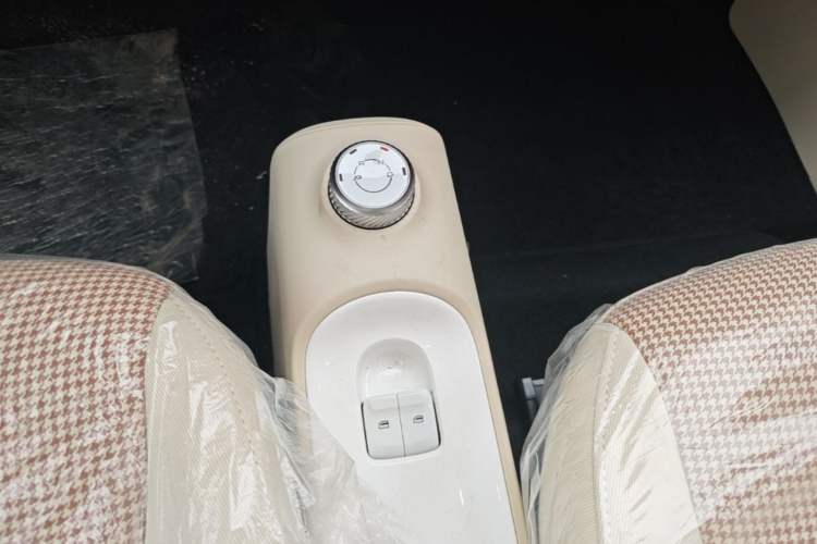Used Wuling Hongguang MINIEV 2024 3rd Generation 215km Youth Edition Gear Lever