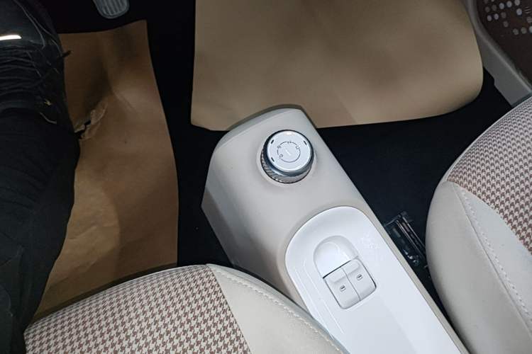 Used Wuling Hongguang MINIEV 2024 3rd Generation 215km Youth Edition Gear Lever