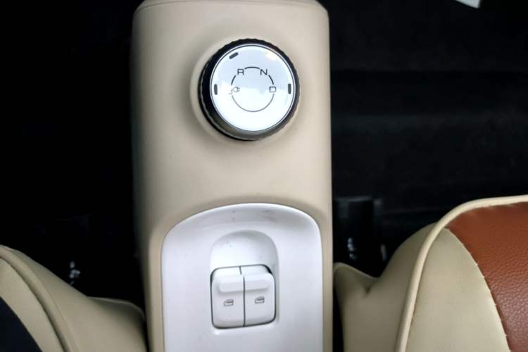 Used Wuling Hongguang MINIEV 2024 3rd Generation 215km Youth Edition Gear Lever