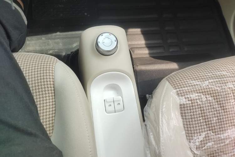 Used Wuling Hongguang MINIEV 2024 3rd Generation 215km Youth Edition Gear Lever