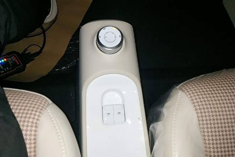 Used Wuling Hongguang MINIEV 2024 3rd Generation 215km Youth Edition Gear Lever