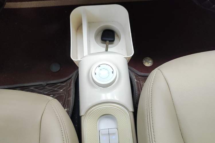 Used Wuling Hongguang MINIEV 2024 3rd Generation 215km Youth Edition Gear Lever