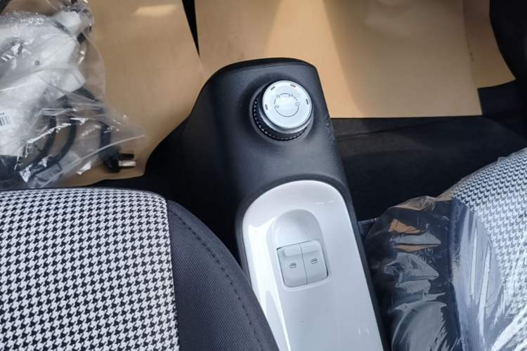 Used Wuling Hongguang MINIEV 2024 3rd Generation 215km Youth Edition Gear Lever