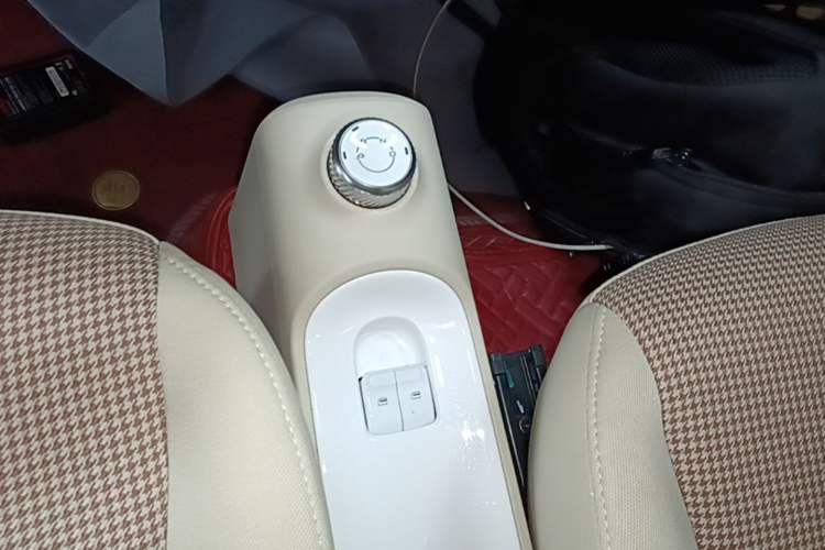 Used Wuling Hongguang MINIEV 2024 3rd Generation 215km Youth Edition Gear Lever