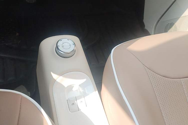 Used Wuling Hongguang MINIEV 2024 3rd Generation 215km Youth Edition Gear Lever