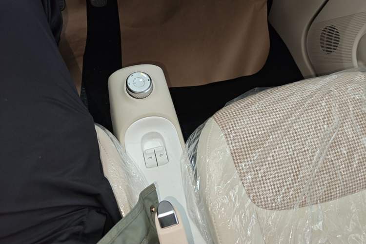 Used Wuling Hongguang MINIEV 2024 3rd Generation 215km Youth Edition Gear Lever
