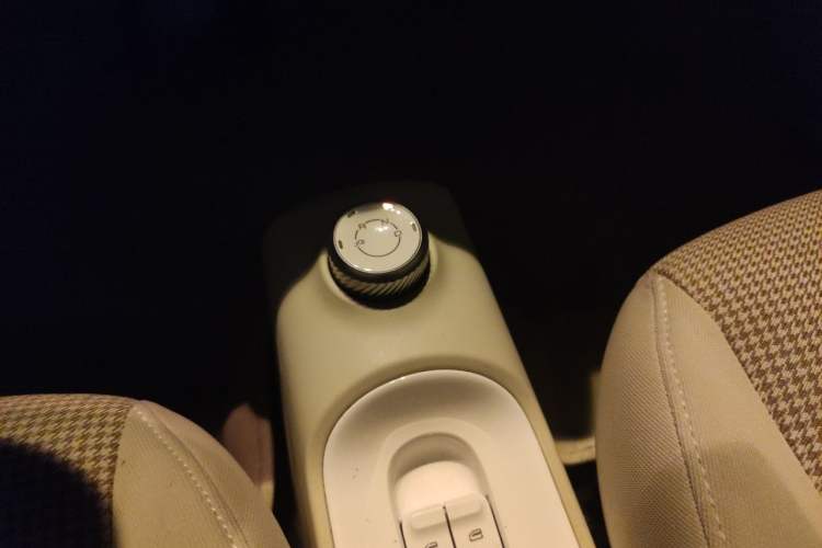 Used Wuling Hongguang MINIEV 2024 3rd Generation 215km Youth Edition Gear Lever