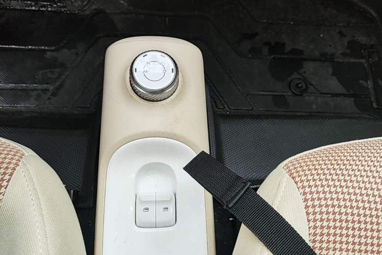 Used Wuling Hongguang MINIEV 2024 3rd Generation 215km Youth Edition Gear Lever