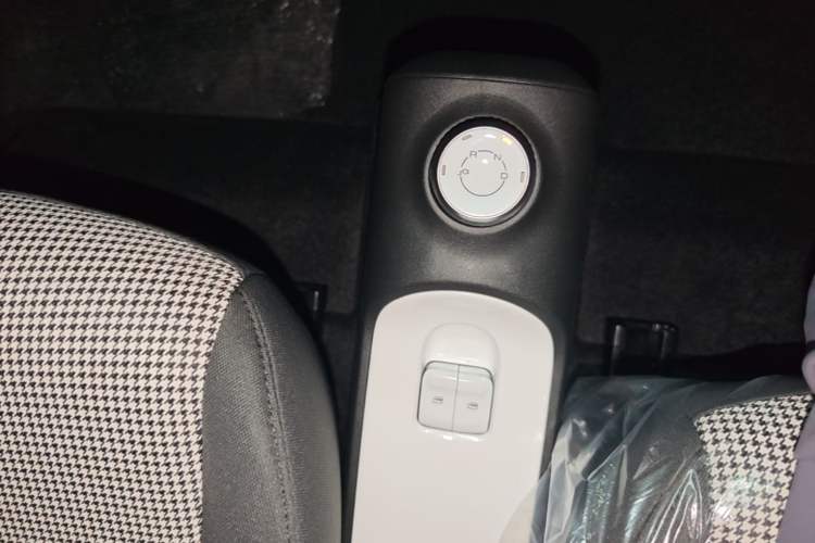 Used Wuling Hongguang MINIEV 2024 3rd Generation 215km Youth Edition Gear Lever