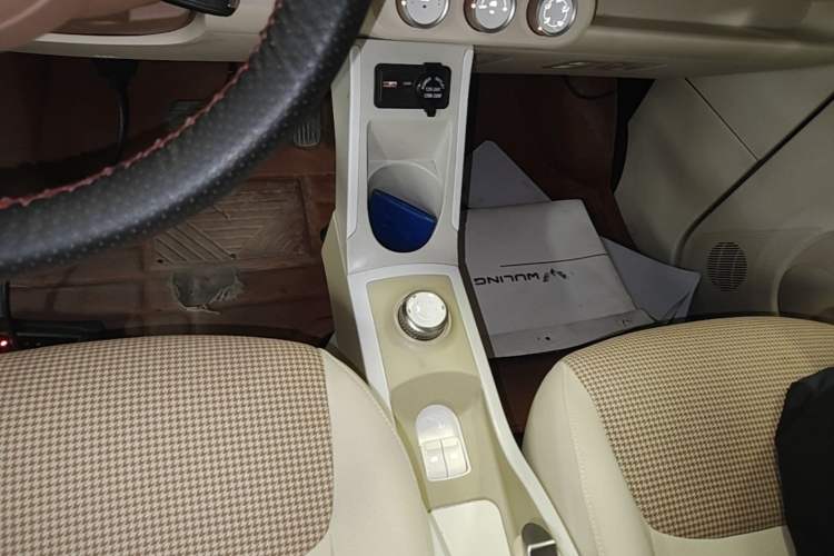 Used Wuling Hongguang MINIEV 2024 3rd Generation 215km Youth Edition Gear Lever