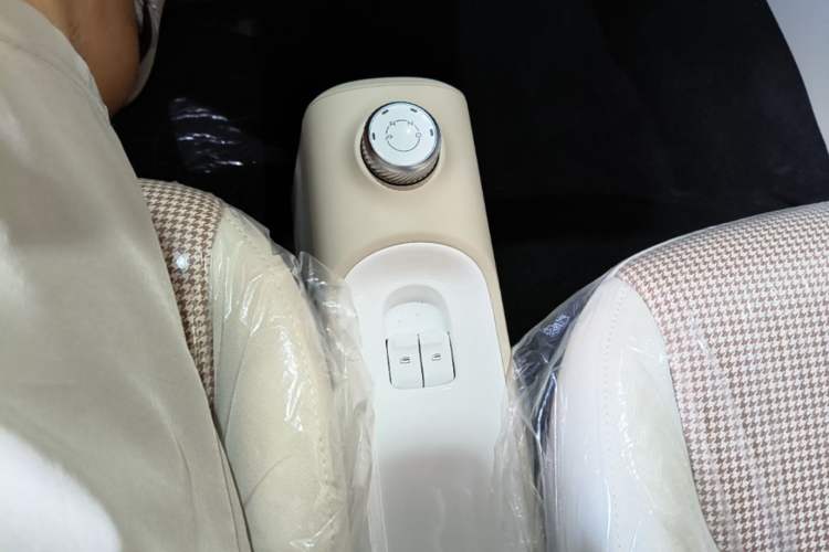 Used Wuling Hongguang MINIEV 2024 3rd Generation 215km Youth Edition Gear Lever