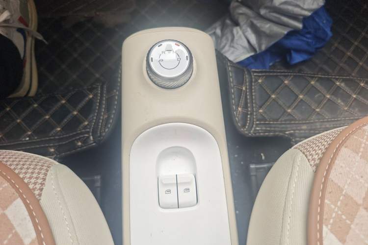Used Wuling Hongguang MINIEV 2024 3rd Generation 215km Youth Edition Gear Lever