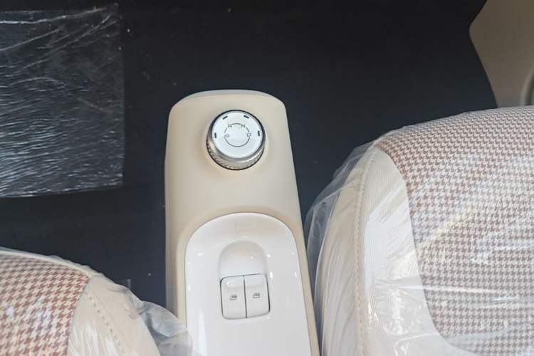Used Wuling Hongguang MINIEV 2024 3rd Generation 215km Youth Edition Gear Lever