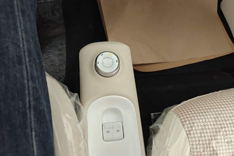 Used Wuling Hongguang MINIEV 2024 3rd Generation 215km Youth Edition Gear Lever