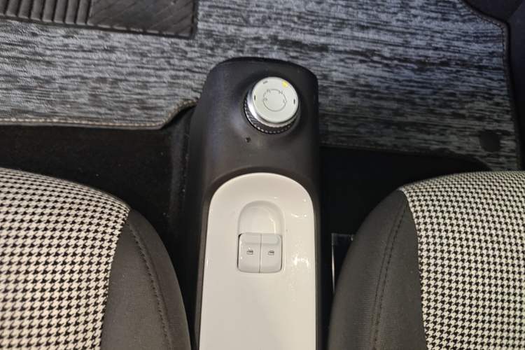 Used Wuling Hongguang MINIEV 2024 3rd Generation 215km Youth Edition Gear Lever