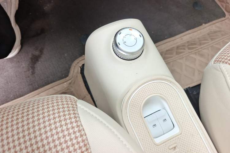 Used Wuling Hongguang MINIEV 2024 3rd Generation 215km Youth Edition Gear Lever