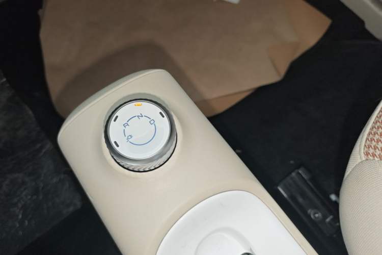 Used Wuling Hongguang MINIEV 2024 3rd Generation 215km Youth Edition Gear Lever