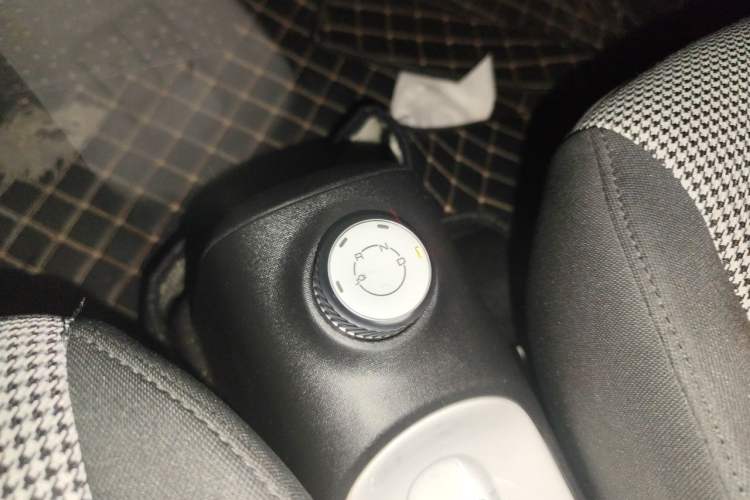 Used Wuling Hongguang MINIEV 2024 3rd Generation 215km Youth Edition Gear Lever