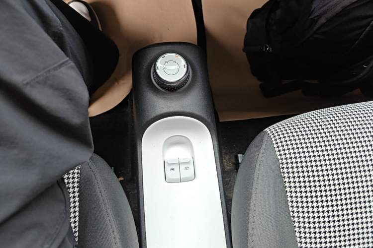 Used Wuling Hongguang MINIEV 2024 3rd Generation 215km Youth Edition Gear Lever