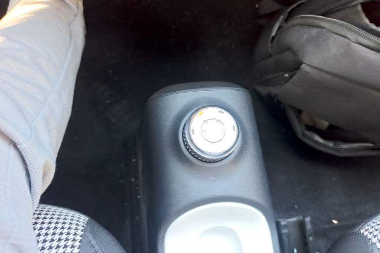 Used Wuling Hongguang MINIEV 2024 3rd Generation 215km Youth Edition Gear Lever