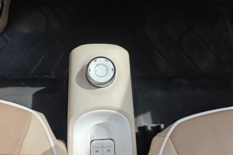 Used Wuling Hongguang MINIEV 2024 3rd Generation 215km Youth Edition Gear Lever