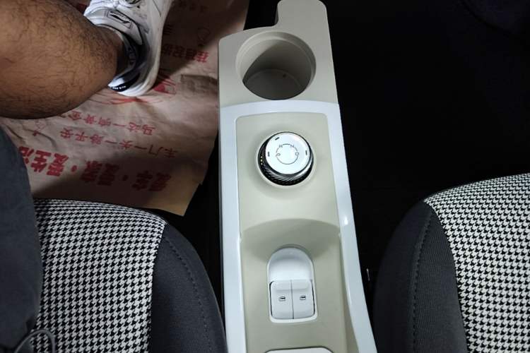 Used Wuling Hongguang MINIEV 2024 3rd Generation 215km Youth Edition Gear Lever