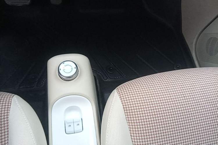 Used Wuling Hongguang MINIEV 2024 3rd Generation 215km Youth Edition Gear Lever