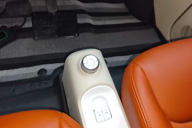 Used Wuling Hongguang MINIEV 2024 3rd Generation 215km Youth Edition Gear Lever