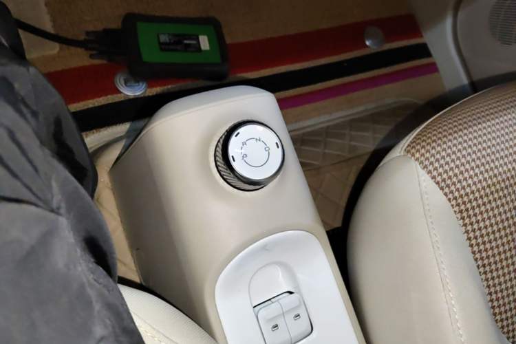 Used Wuling Hongguang MINIEV 2024 3rd Generation 215km Youth Edition Gear Lever