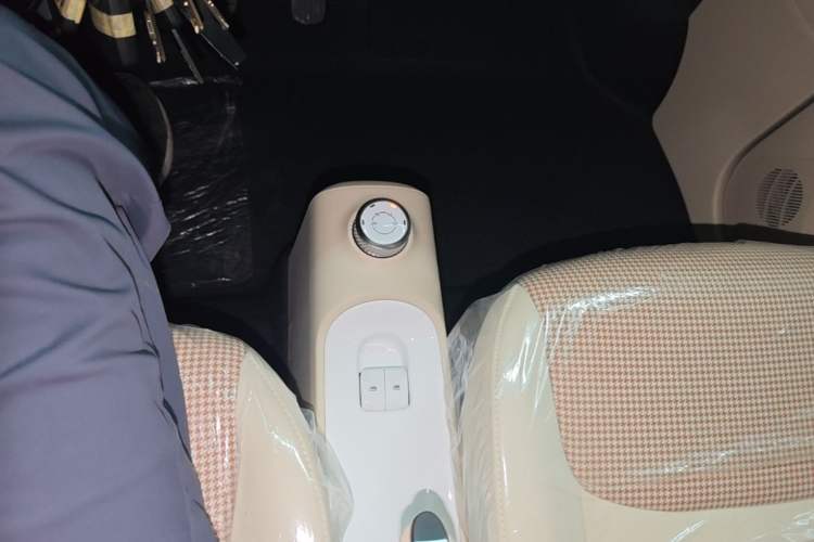 Used Wuling Hongguang MINIEV 2024 3rd Generation 215km Youth Edition Gear Lever
