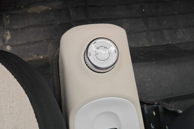 Used Wuling Hongguang MINIEV 2024 3rd Generation 215km Youth Edition Gear Lever