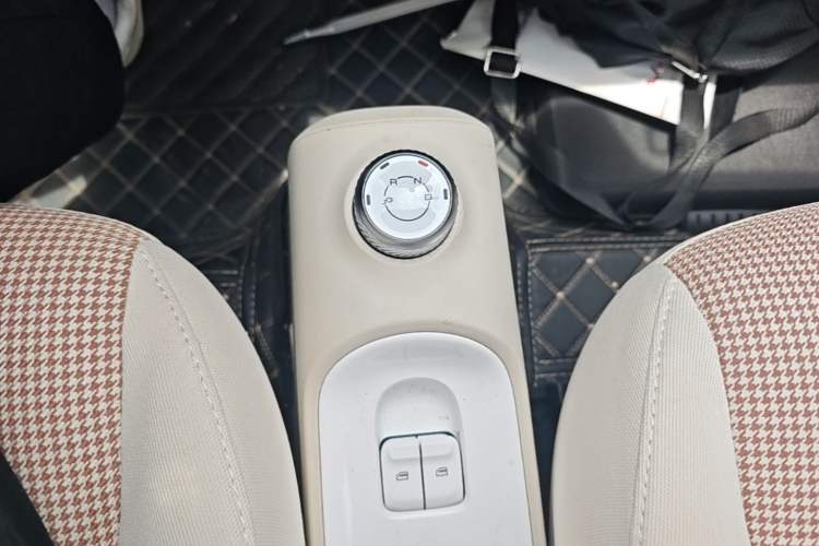 Used Wuling Hongguang MINIEV 2024 3rd Generation 215km Youth Edition Gear Lever