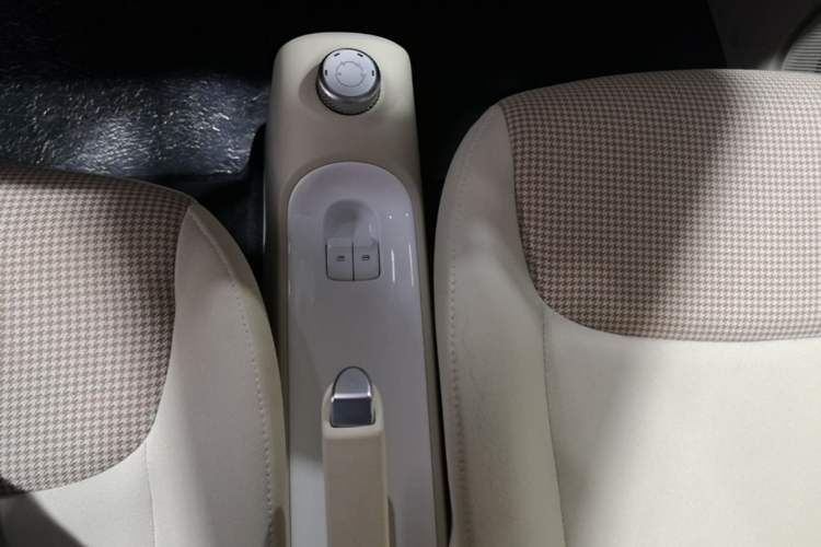 Used Wuling Hongguang MINIEV 2024 3rd Generation 215km Youth Edition Gear Lever