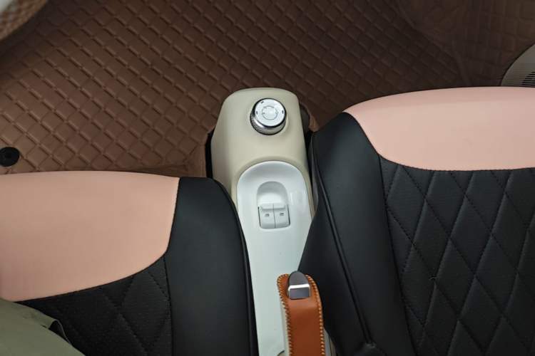 Used Wuling Hongguang MINIEV 2024 3rd Generation 215km Youth Edition Gear Lever